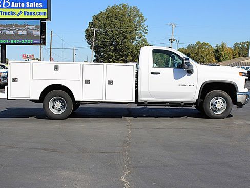 Used 2024 Chevrolet Silverado 3500 W/T w/ Snow Plow Prep Package image 9