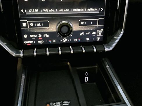 Used 2025 GMC Acadia Elevation image 16