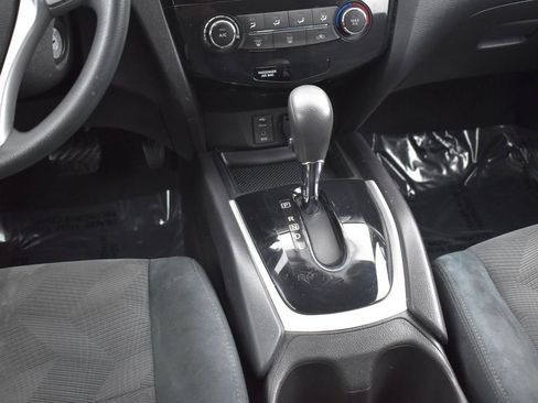 Used 2016 Nissan Rogue S image 23