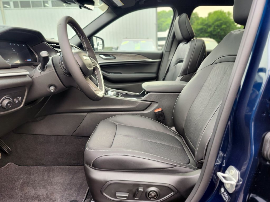 New 2026 Jeep Grand Cherokee Limited AWD/4WD image 18