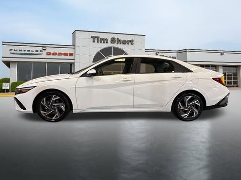 Used 2024 Hyundai Elantra Limited image 2