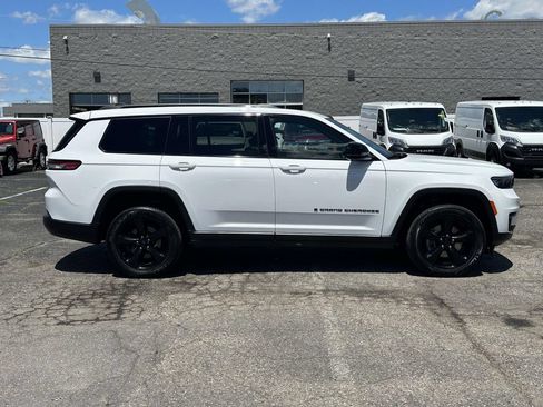 Used 2024 Jeep Grand Cherokee L Altitude AWD/4WD image 2