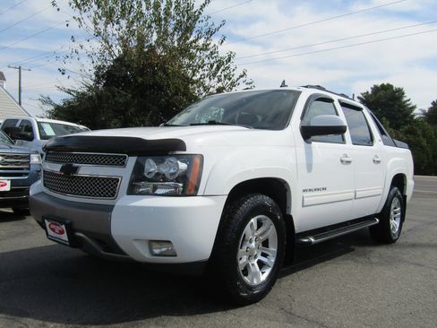 Used 2011 Chevrolet Avalanche LT w/ Luxury Package image 3