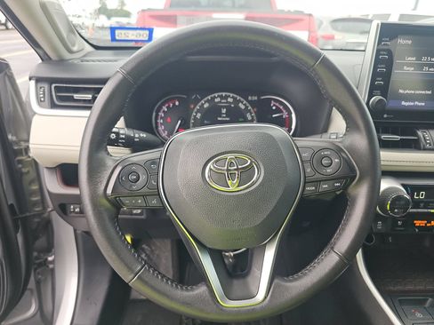 Used 2022 Toyota RAV4 Limited FWD image 8