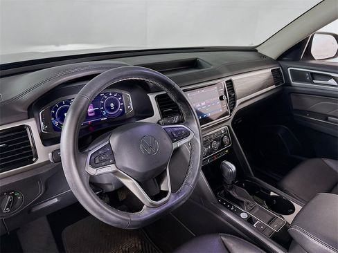 Used 2023 Volkswagen Atlas SE w/ Panoramic Sunroof Package image 10