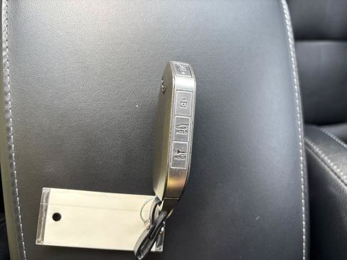 Used 2024 Kia Telluride EX w/ EX Captain's Chair Package FWD image 26
