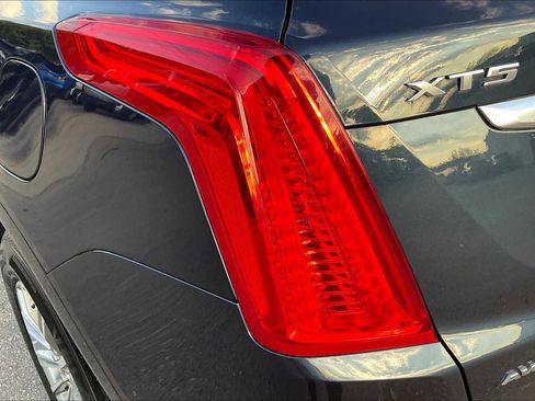 Used 2018 Cadillac XT5 Luxury w/ Driver Awareness Package image 47