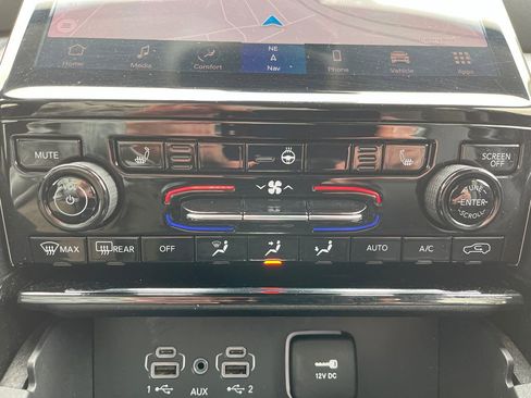 Used 2023 Jeep Grand Cherokee Limited image 29