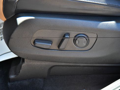 Used 2022 Kia Carnival LX FWD image 17