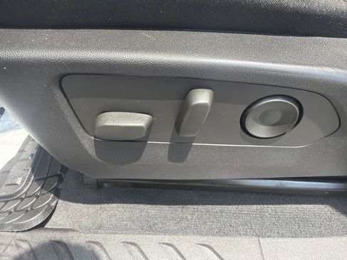 Used 2023 Chevrolet Colorado Trail Boss w/ Technology Package AWD/4WD image 15