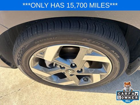 Used 2024 Hyundai Venue SEL FWD image 31