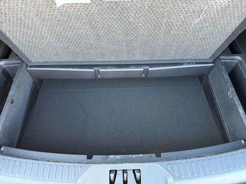 Used 2022 Ford Explorer XLT w/ Equipment Group 202A image 31