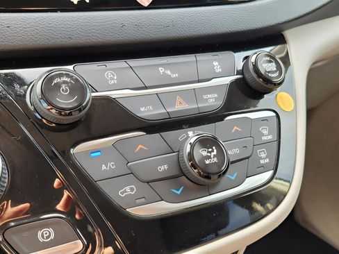 Used 2019 Chrysler Pacifica Touring Plus image 15