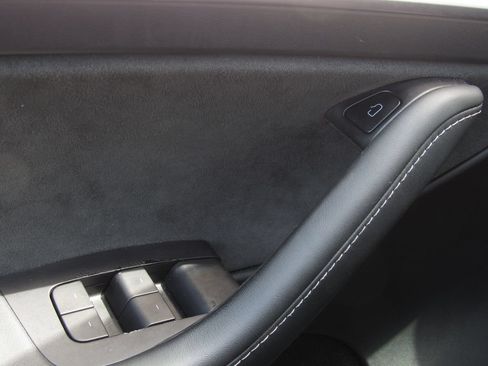 Used 2022 Tesla Model Y Performance AWD/4WD image 33