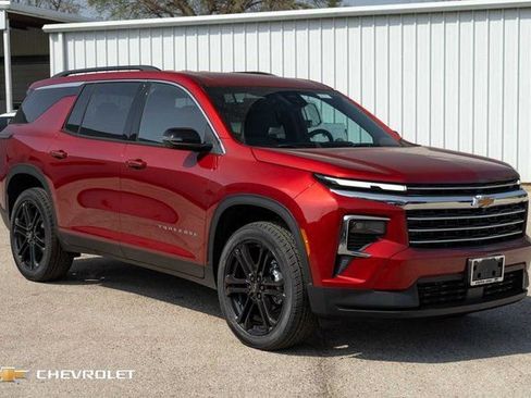 New 2026 Chevrolet Traverse LT FWD image 3