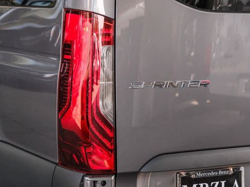 Used 2024 Mercedes-Benz Sprinter 2500 image 7