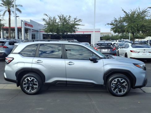 Used 2025 Subaru Forester Premium w/ Convenience Package #2 image 7