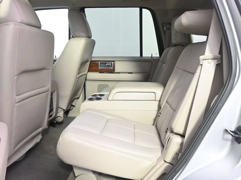 Used 2014 Lincoln Navigator 4WD image 22