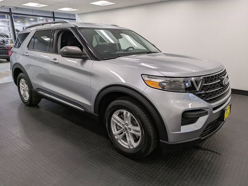 Used 2022 Ford Explorer XLT w/ Class IV Trailer Tow Package image 3