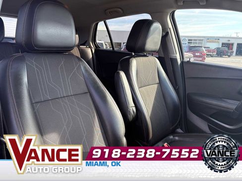 Used 2019 Chevrolet Trax LT w/ LT Convenience Package image 20