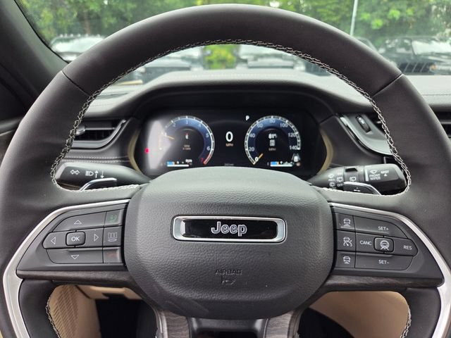 New 2026 Jeep Grand Cherokee Limited w/ Luxury Tech Group II RWD image 21