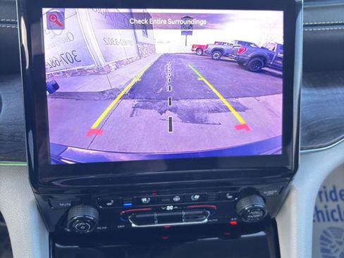 Used 2023 Jeep Grand Cherokee Overland w/ Luxury Tech Group IV image 19