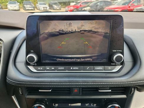 Used 2023 Nissan Rogue SV FWD image 18