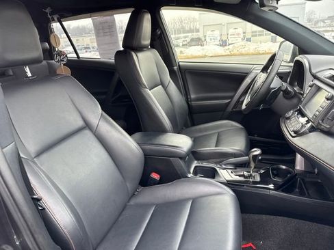 Used 2018 Toyota RAV4 SE w/ Advanced Technology Package image 12