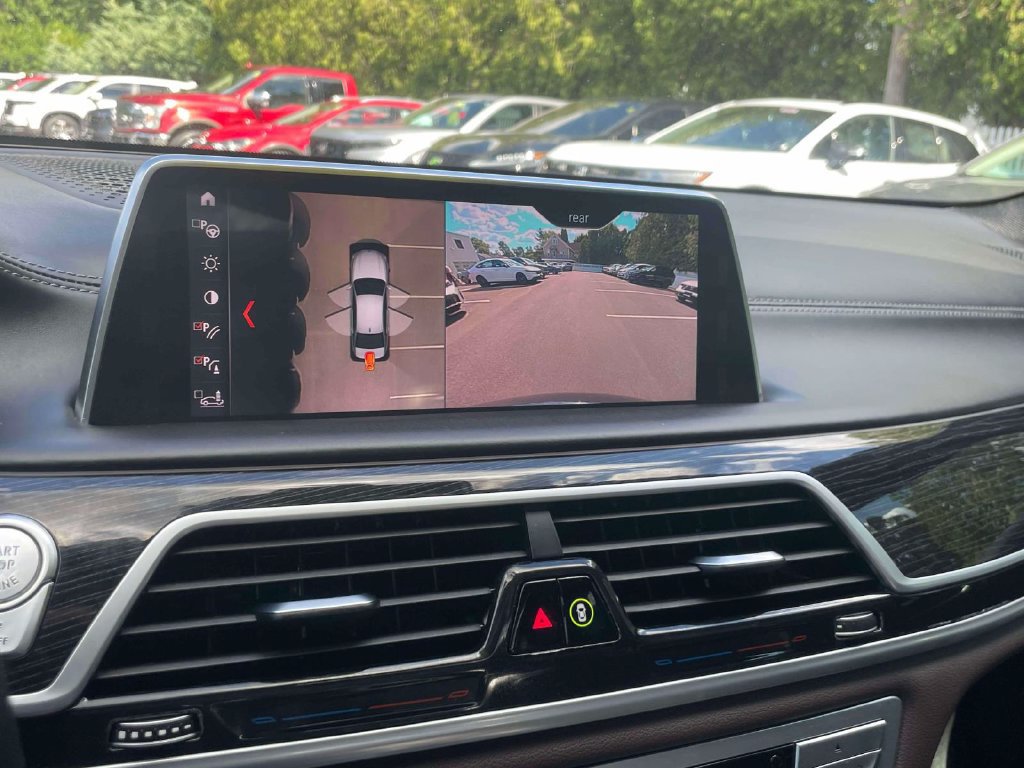 Used 2019 BMW 750i xDrive w/ Autobahn Package AWD/4WD image 28