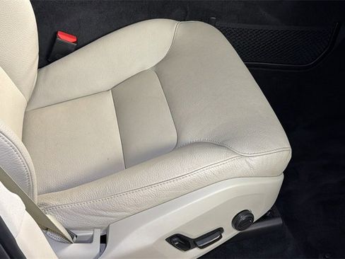 Used 2020 Volvo XC90 T6 Momentum w/ Protection Package Premier image 11