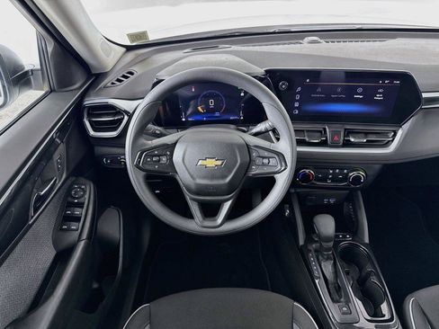 Used 2024 Chevrolet TrailBlazer LS FWD image 21