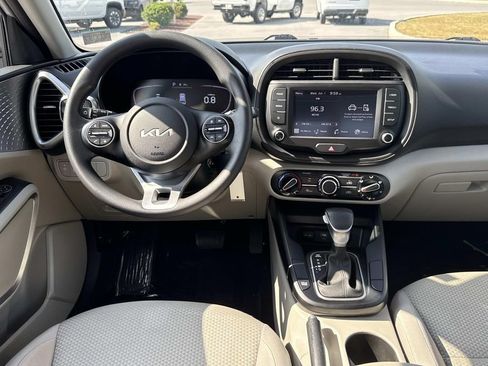 Used 2023 Kia Soul LX FWD image 3
