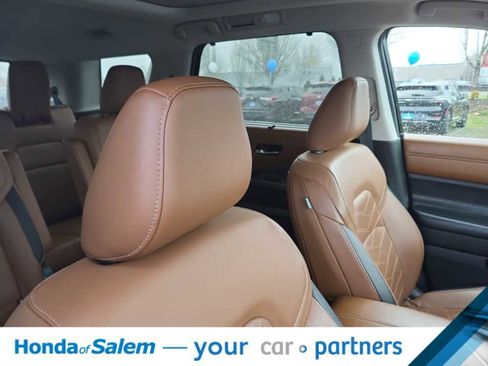 Used 2022 Nissan Pathfinder Platinum w/ Cargo Package image 39