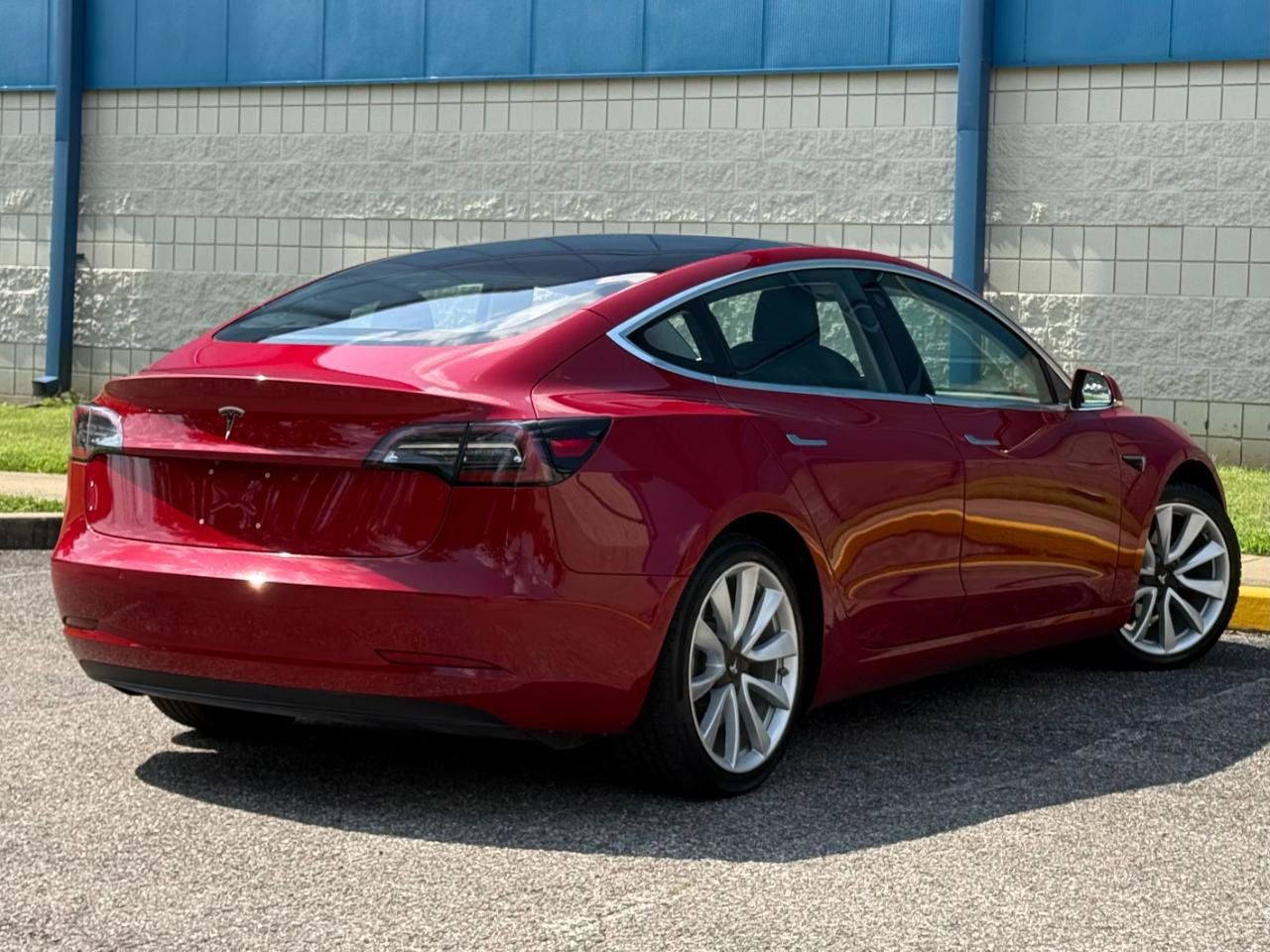 Used 2017 Tesla Model 3 Long Range RWD image 5