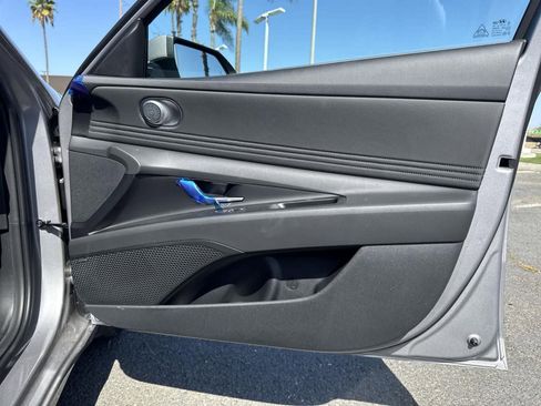 New 2025 Hyundai Elantra Limited image 36