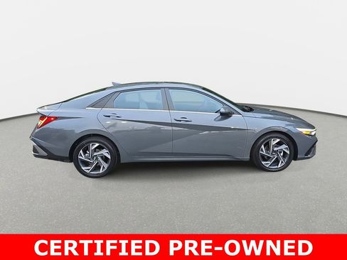 Used 2025 Hyundai Elantra Limited image 4