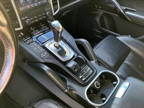 Used 2017 Porsche Cayenne Platinum Edition image 17