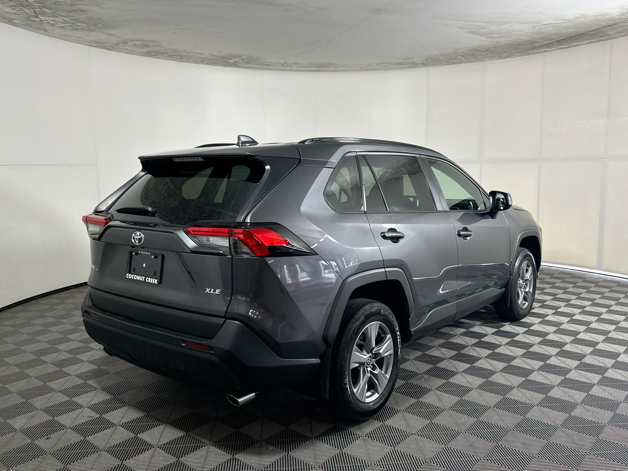Used 2024 Toyota RAV4 XLE w/ Convenience Package FWD image 3