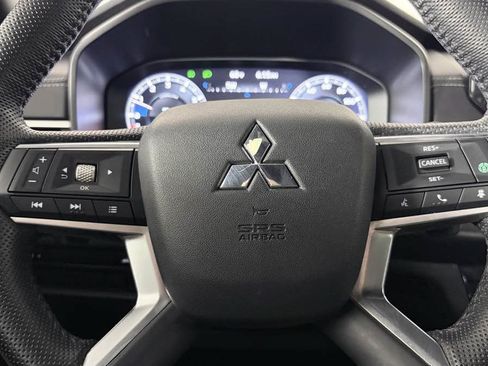 Used 2023 Mitsubishi Outlander ES AWD/4WD image 14