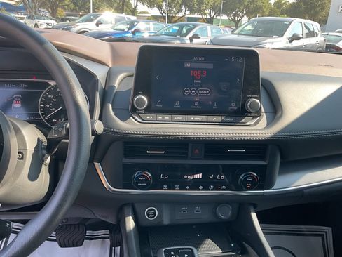 Used 2023 Nissan Rogue SV FWD image 24