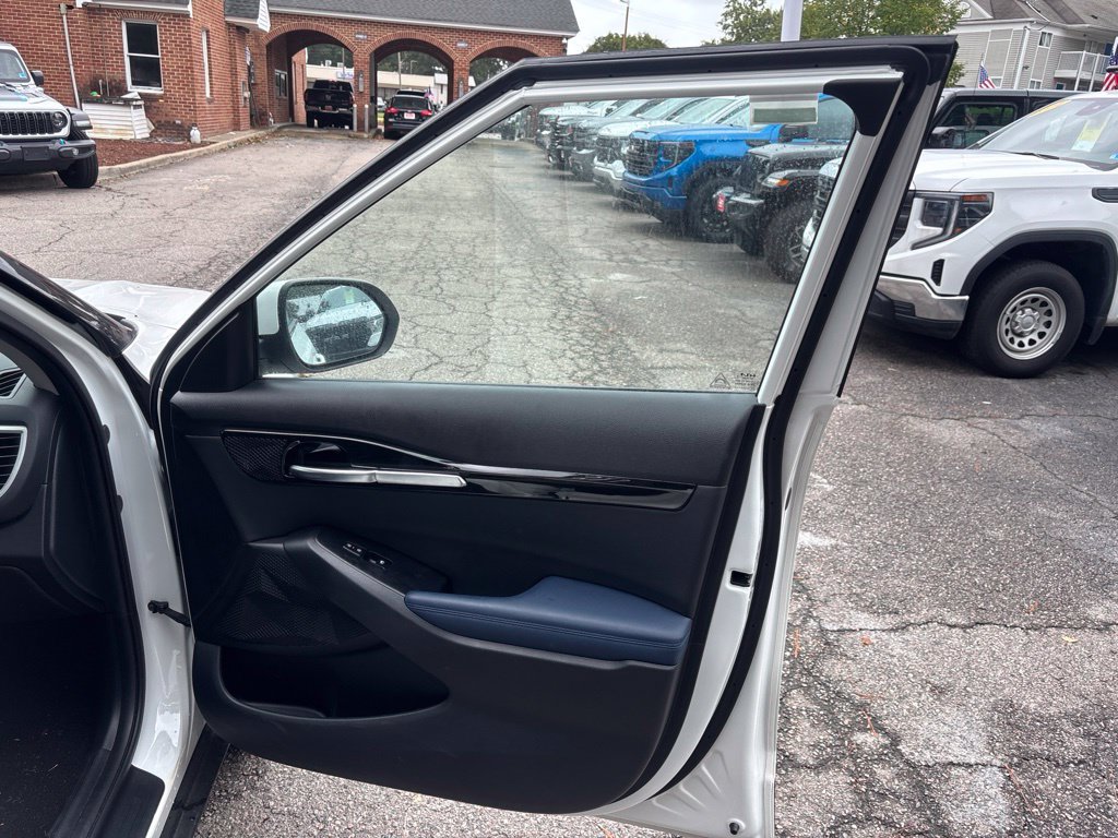 Used 2025 Kia Seltos S AWD/4WD image 22