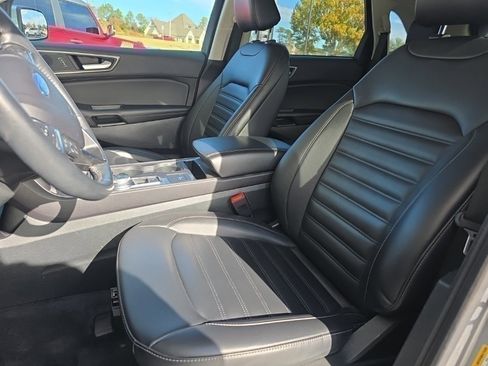 Used 2024 Ford Edge SEL image 8