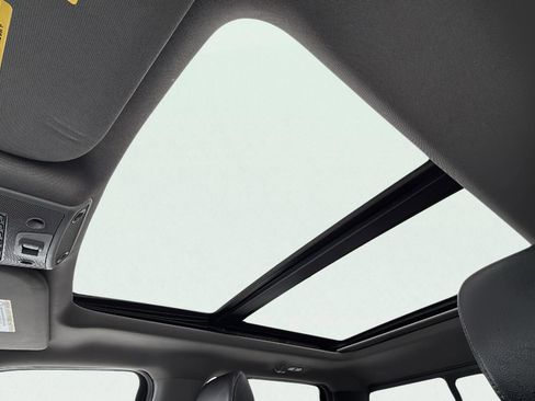 Used 2021 Ford F350 Lariat image 29