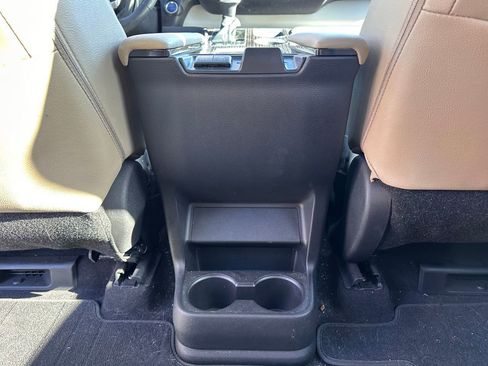 Used 2022 Toyota Sienna XLE image 16