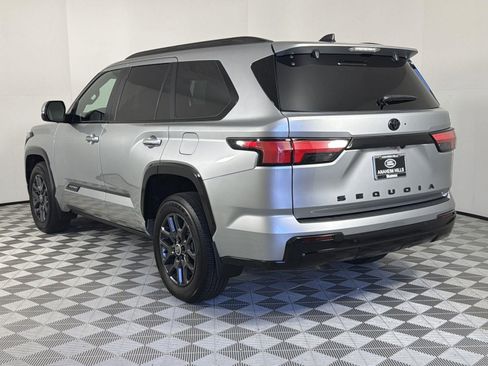 Used 2024 Toyota Sequoia Platinum image 3