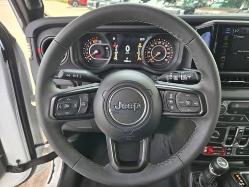 Used 2026 Jeep Wrangler Unlimited Rubicon AWD/4WD image 11