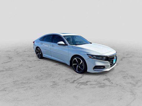 Used 2018 Honda Accord Sport image 2