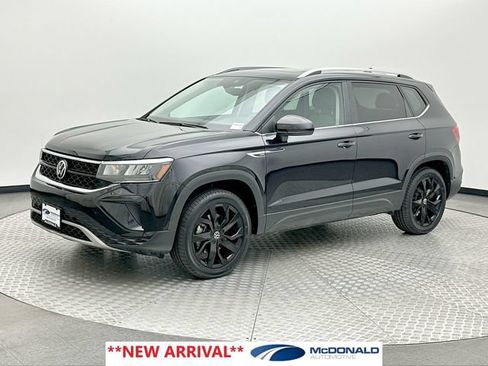 Used 2022 Volkswagen Taos SE AWD/4WD image 1