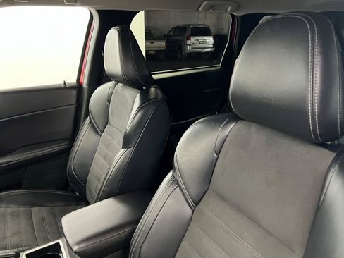 Used 2023 Mitsubishi Outlander SE image 16