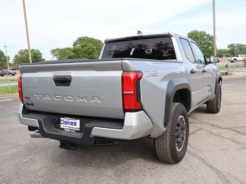Used 2025 Toyota Tacoma TRD Off-Road AWD/4WD image 8